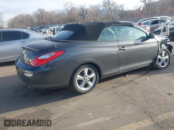 2008 Toyota Solara SE z VIN 4T1FA38P38U156074, wystawiony jako IAAI lot #41888974 z przebiegiem 85 952 mil mil oraz . Historia ofert i sprzedaży dostępna na DreamBid. Obrazek 4.