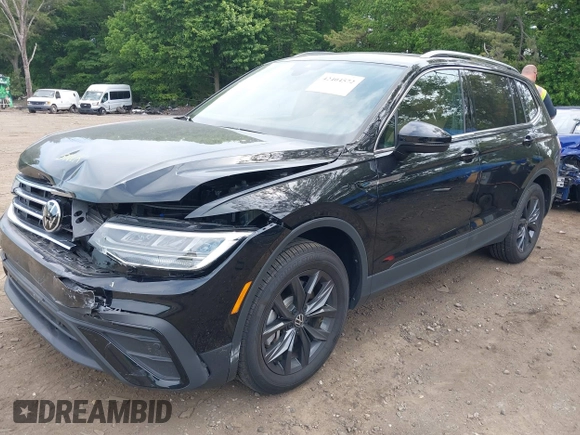 2024 Volkswagen Tiguan SE with VIN 3VVMB7AX6RM079301, listed as a IAAI auction lot 42404572 with 8,573 mi miles and . Bid and sale history available at DreamBid. Image 2.