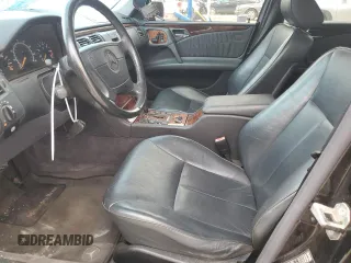 1999 Mercedes-Benz E 320 z VIN WDBJF65H4XA857249, wystawiony jako Copart lot #59337225 z przebiegiem 149 953 mil mil oraz Szkoda całkowita • Salvage title. Historia ofert i sprzedaży dostępna na DreamBid. Obrazek 7.
