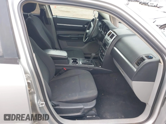 2008 Dodge Magnum SXT with VIN 2D4FV37V48H225739, listed as a IAAI auction lot 42078883 with Not Provided miles and . Bid and sale history available at carsss.com. Image 5.