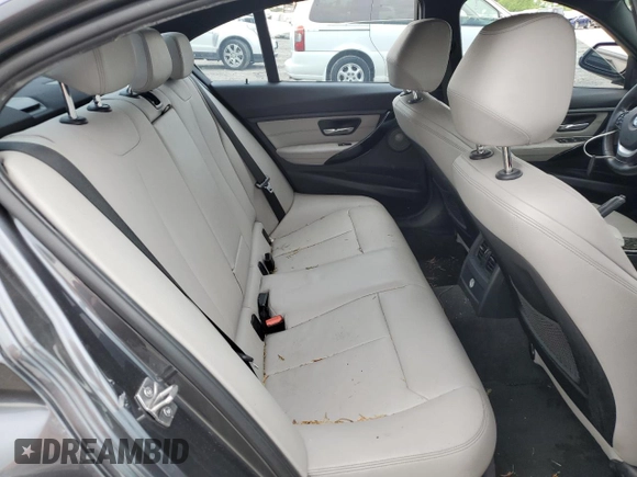 2013 BMW 3 Series 328i z VIN WBA3A5C59DF352539, wystawiony jako Copart lot #55279645 z przebiegiem 119 870 mil mil oraz Czysty tytuł • Clean title. Historia ofert i sprzedaży dostępna na DreamBid. Obrazek 10.