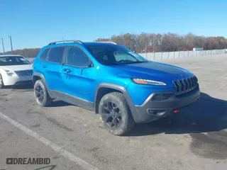 2018 Jeep Cherokee Trailhawk with VIN 1C4PJMBB2JD529977, listed as a IAAI auction lot 40888811 with NaN miles. Bid and sale history available at carsss.com. Image 1.