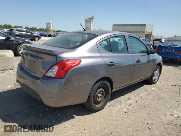 2017 Nissan Versa S Plus z VIN 3N1CN7AP7HL843570, wystawiony jako Copart lot #56417205 z przebiegiem Nie podano mil oraz Czysty tytuł • Clean title. Historia ofert i sprzedaży dostępna na DreamBid. Obrazek 3.
