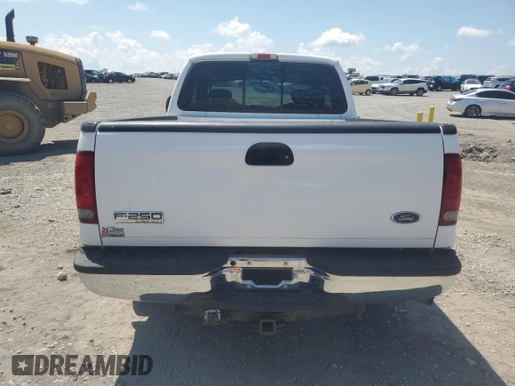 2005 Ford F-250 XL z VIN 1FTNX20525EA83143, wystawiony jako Copart lot #61446145 z przebiegiem 177 679 mil mil oraz Szkoda całkowita • Salvage title. Historia ofert i sprzedaży dostępna na DreamBid. Obrazek 6.