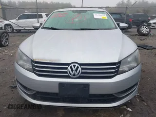 2012 Volkswagen Passat S z VIN 1VWAP7A38CC026671, wystawiony jako IAAI lot #42196429 z przebiegiem 241 904 mil mil oraz . Historia ofert i sprzedaży dostępna na DreamBid. Obrazek 12.