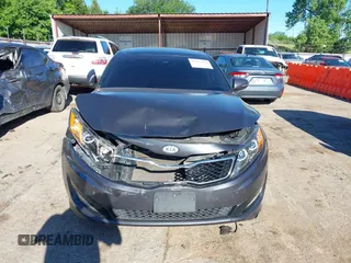 2011 Kia Optima SX z VIN KNAGR4A60B5126988, wystawiony jako IAAI lot #42313244 z przebiegiem 152 661 mil mil oraz . Historia ofert i sprzedaży dostępna na DreamBid. Obrazek 12.