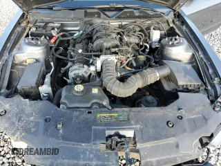 2010 Ford Mustang V6 с VIN 1ZVBP8EN0A5127744, выставлен на аукционе Copart как лот 73587404 с пробегом 113 981 миль миль и Чистый • Clean title. История ставок и продаж доступна на DreamBid. Изображение 12.