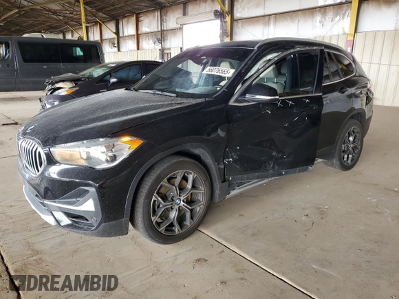 2021 BMW X1 sDrive28i z VIN WBXJG7C02M5S30154, wystawiony jako Copart lot #56076565 z przebiegiem 57 671 mil mil oraz Tytuł czysty. Historia ofert i sprzedaży dostępna na DreamBid. Obrazek 1.
