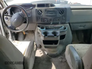 2013 Ford Econoline Cargo Commercial z VIN 1FTNE2EW9DDA45520, wystawiony jako Copart lot #54123555 z przebiegiem 236 945 mil mil oraz Szkody całkowita. Historia ofert i sprzedaży dostępna na DreamBid. Obrazek 8.