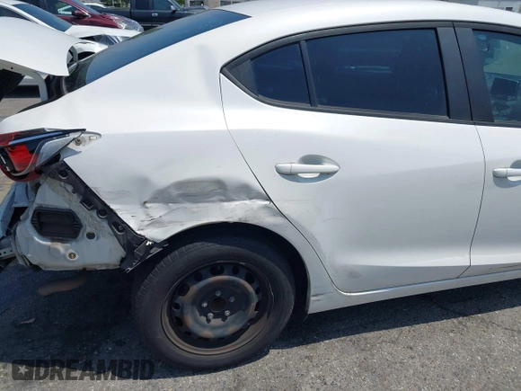 2015 Mazda 3 i Sport z VIN 3MZBM1U72FM168302, wystawiony jako IAAI lot #42331347 z przebiegiem 122 801 mil mil oraz . Historia ofert i sprzedaży dostępna na DreamBid. Obrazek 17.