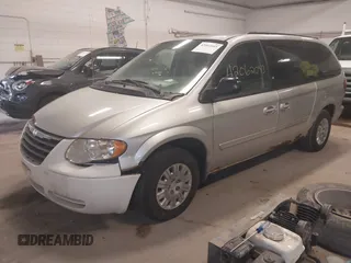 2005 Chrysler Town & Country LX с VIN 2C4GP44RX5R402180, выставлен на аукционе IAAI как лот 42062043 с пробегом 239 327 миль миль и . История ставок и продаж доступна на DreamBid. Изображение 2.