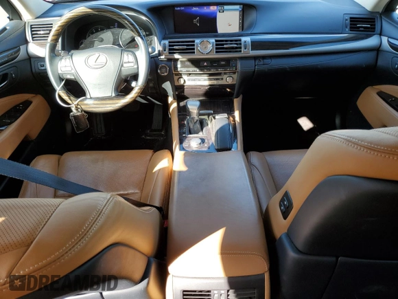 2016 Lexus LS 460 z VIN JTHCL5EF4G5027230, wystawiony jako Copart lot #73202794 z przebiegiem 69 110 mil mil oraz Szkoda całkowita • Salvage title. Historia ofert i sprzedaży dostępna na DreamBid. Obrazek 8.