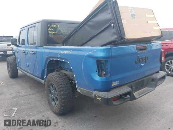 2023 Jeep Gladiator Sport S z VIN 1C6HJTAG6PL579136, wystawiony jako IAAI lot #41946641 z przebiegiem 14 856 mil mil oraz . Historia ofert i sprzedaży dostępna na DreamBid. Obrazek 3.