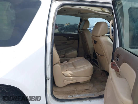 2007 GMC Yukon XL SLT with VIN 1GKFC16047R185002, listed as a IAAI auction lot 41933776 with 189,187 mi miles. Bid and sale history available at carsss.com. Image 8.