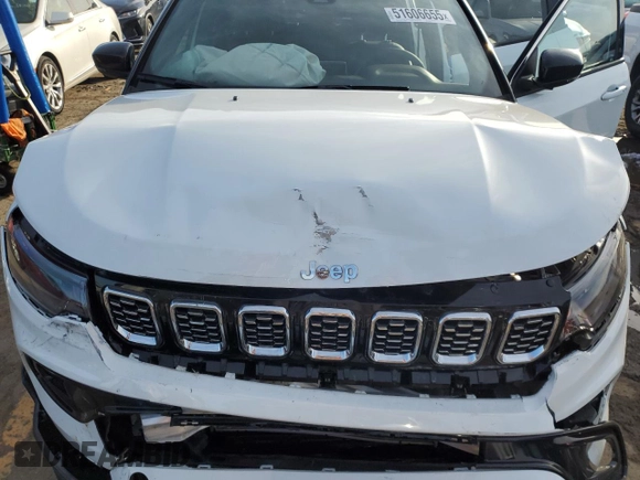 2024 Jeep Compass Limited z VIN 3C4NJDCN4RT139842, wystawiony jako Copart lot #51606655 z przebiegiem 13 455 mil mil oraz Czysty tytuł • Clean title. Historia ofert i sprzedaży dostępna na DreamBid. Obrazek 13.