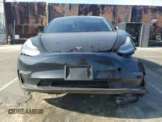 2018 Tesla Model 3 Long Range Battery z VIN 5YJ3E1EB7JF071438, wystawiony jako Copart lot #52996665 z przebiegiem 73 881 mil mil oraz Szkoda całkowita • Salvage title. Historia ofert i sprzedaży dostępna na DreamBid. Obrazek 5.