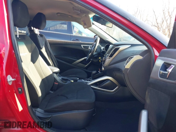 2016 Hyundai Veloster z VIN KMHTC6AD1GU260219, wystawiony jako IAAI lot #41114806 z przebiegiem 128 000 mil mil oraz . Historia ofert i sprzedaży dostępna na DreamBid. Obrazek 5.