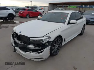 2018 BMW 5 Series 540i z VIN WBAJE5C52JWA93872, wystawiony jako IAAI lot #42191999 z przebiegiem 47 508 mil mil oraz . Historia ofert i sprzedaży dostępna na DreamBid. Obrazek 2.