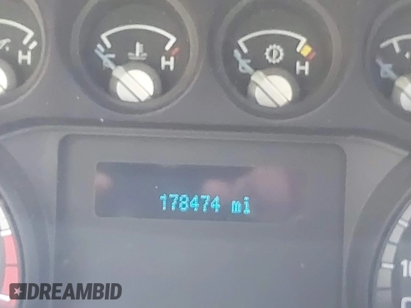 2015 Ford F-250 XLT z VIN 1FT7X2A68FEB98170, wystawiony jako IAAI lot #42524870 z przebiegiem 178 474 mil mil oraz . Historia ofert i sprzedaży dostępna na DreamBid. Obrazek 15.