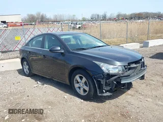 2014 Chevrolet Cruze 1LT z VIN 1G1PC5SB6E7466377, wystawiony jako IAAI lot #42077403 z przebiegiem 154 044 mil mil oraz . Historia ofert i sprzedaży dostępna na DreamBid. Obrazek 1.