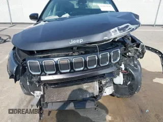2022 Jeep Compass Limited with VIN 3C4NJDCB2NT118200, listed as a IAAI auction lot 42403038 with 39,005 mi miles and . Bid and sale history available at DreamBid. Image 6.