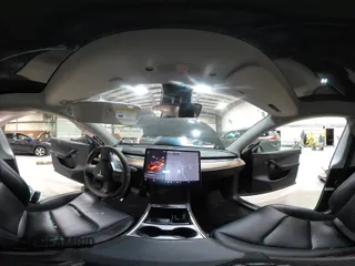 2022 Tesla Model Y Long Range z VIN 7SAYGDEE0NF342215, wystawiony jako IAAI lot #42136858 z przebiegiem 53 037 mil mil oraz . Historia ofert i sprzedaży dostępna na DreamBid. Obrazek 17.