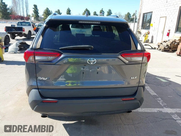 2021 Toyota RAV4 XLE with VIN 2T3W1RFV0MC152913, listed as a IAAI auction lot 41871718 with 17,037 mi miles. Bid and sale history available at carsss.com. Image 17.