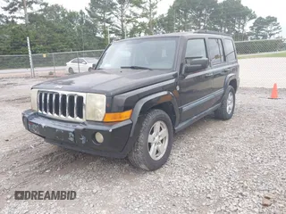 2008 Jeep Commander Sport z VIN 1J8HG48N98C230595, wystawiony jako IAAI lot #42469368 z przebiegiem 194 173 mil mil oraz . Historia ofert i sprzedaży dostępna na DreamBid. Obrazek 2.