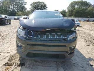 2018 Jeep Compass Latitude with VIN 3C4NJCBBXJT339470, listed as a Copart auction lot 61000055 with 75,563 mi miles and Salvage title. Bid and sale history available at DreamBid. Image 5.