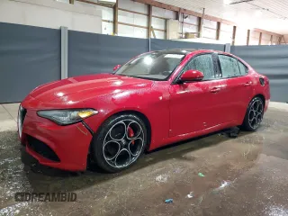 2023 Alfa Romeo Giulia Veloce z VIN ZARFAMBN1P7670638, wystawiony jako Copart lot #44301935 z przebiegiem 47 431 mil mil oraz Tytuł czysty. Historia ofert i sprzedaży dostępna na DreamBid. Obrazek 1.
