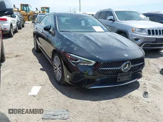 2025 Mercedes-Benz CLA 250 z VIN W1K5J4GB0SN527646, wystawiony jako IAAI lot #42448690 z przebiegiem 17 567 mil mil oraz . Historia ofert i sprzedaży dostępna na DreamBid. Obrazek 1.