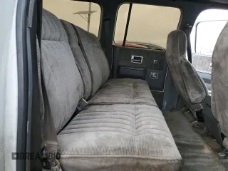 1990 GMC Suburban z VIN 1GKGR26N7LF537148, wystawiony jako Copart lot #45388815 z przebiegiem 265 951 mil mil oraz Tytuł czysty. Historia ofert i sprzedaży dostępna na DreamBid. Obrazek 11.