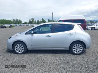 2017 Nissan LEAF SV z VIN 1N4BZ0CP4HC301703, wystawiony jako IAAI lot #42195180 z przebiegiem 42 366 mil mil oraz . Historia ofert i sprzedaży dostępna na DreamBid. Obrazek 14.