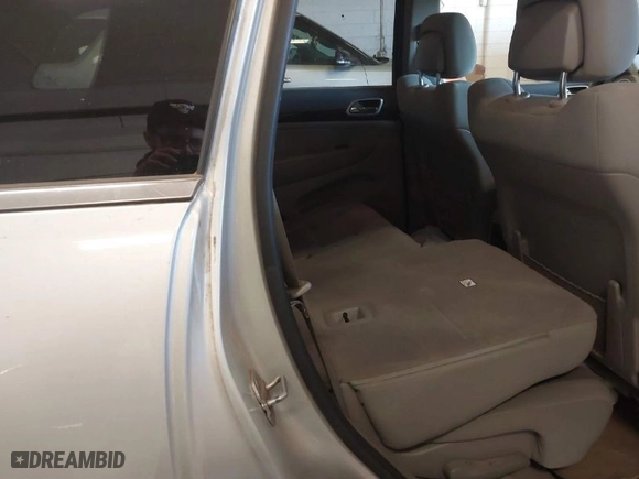 2011 Jeep Grand Cherokee Laredo with VIN 1J4RR4GG5BC690251, listed as a IAAI auction lot 41824839 with 261,010 mi miles. Bid and sale history available at carsss.com. Image 8.