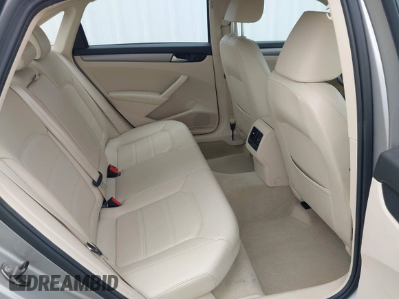 2014 Volkswagen Passat SE z VIN 1VWBN7A3XEC022098, wystawiony jako IAAI lot #42130334 z przebiegiem 88 433 mil mil oraz . Historia ofert i sprzedaży dostępna na DreamBid. Obrazek 8.