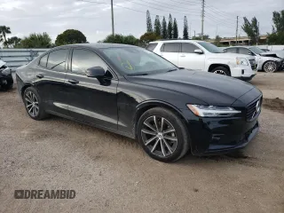 2022 Volvo S60 Momentum with VIN 7JRL12TZ3NG154279, listed as a Copart auction lot 39225984 with 31,408 mi miles. Bid and sale history available at carsss.com. Image 4.