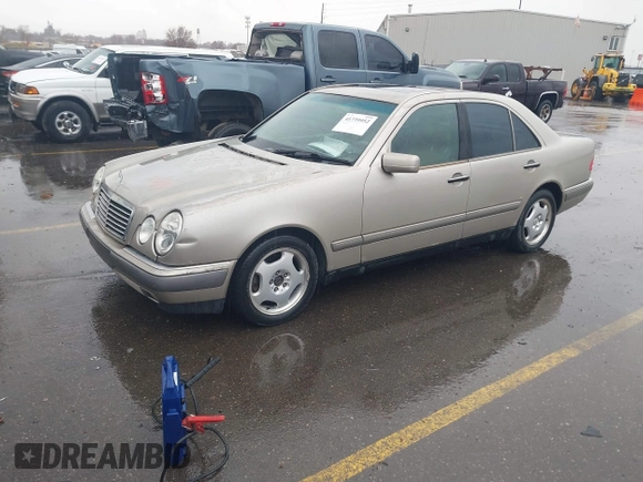 1997 Mercedes-Benz E-Class with VIN WDBJF72F0VA323171, listed as a IAAI auction lot 41739952 with 1 mi miles. Bid and sale history available at carsss.com. Image 2.