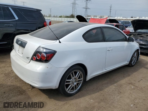 2008 Scion tC Spec z VIN JTKDE167980234431, wystawiony jako Copart lot #54694025 z przebiegiem 130 319 mil mil oraz Szkoda całkowita • Salvage title. Historia ofert i sprzedaży dostępna na DreamBid. Obrazek 3.