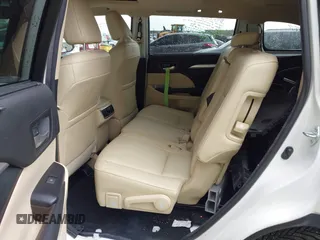 2016 Toyota Highlander XLE z VIN 5TDJKRFH3GS260044, wystawiony jako IAAI lot #42085828 z przebiegiem 74 187 mil mil oraz . Historia ofert i sprzedaży dostępna na DreamBid. Obrazek 8.