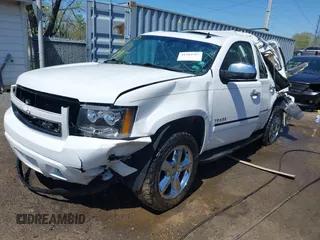 2013 Chevrolet Tahoe LTZ with VIN 1GNSKCE08DR161606, listed as a IAAI auction lot 41984912 with 189,181 mi miles and . Bid and sale history available at DreamBid. Image 2.