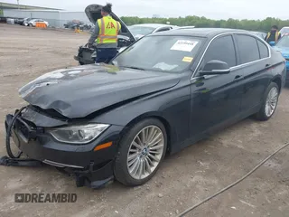 2013 BMW 3 Series 328i xDrive z VIN WBA3B3C55DF536295, wystawiony jako IAAI lot #42199448 z przebiegiem Nie podano mil oraz . Historia ofert i sprzedaży dostępna na DreamBid. Obrazek 2.