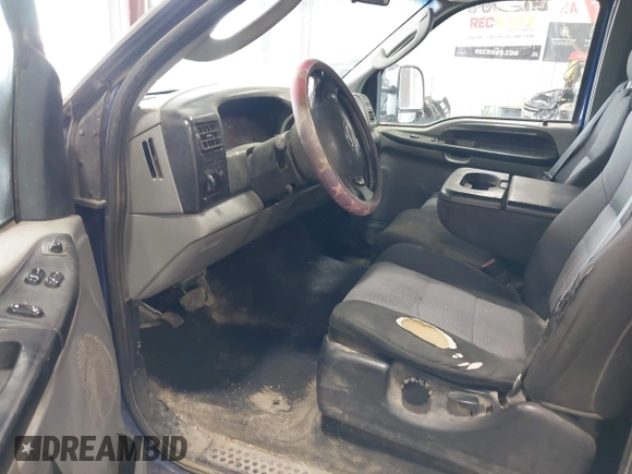 2003 Ford F-250 XL z VIN 1FTNX21L43EB43448, wystawiony jako IAAI lot #42720056 z przebiegiem 282 271 mil mil oraz . Historia ofert i sprzedaży dostępna na DreamBid. Obrazek 5.
