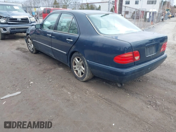 1999 Mercedes-Benz E-Class with VIN WDBJF82H3XX025608, listed as a IAAI auction lot 41606211 with 182,293 mi miles. Bid and sale history available at carsss.com. Image 3.