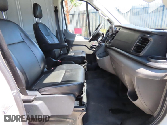 2020 Ford Transit Cargo с VIN 1FTBR1X8XLKB60749, выставлен на аукционе Copart как лот 61684405 с пробегом 77 415 миль миль и Списание • Salvage title. История ставок и продаж доступна на DreamBid. Изображение 5.
