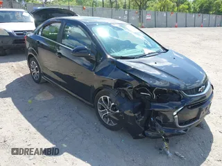 2019 Chevrolet Sonic LT z VIN 1G1JD5SB3K4108587, wystawiony jako IAAI lot #42214468 z przebiegiem 122 678 mil mil oraz . Historia ofert i sprzedaży dostępna na DreamBid. Obrazek 1.