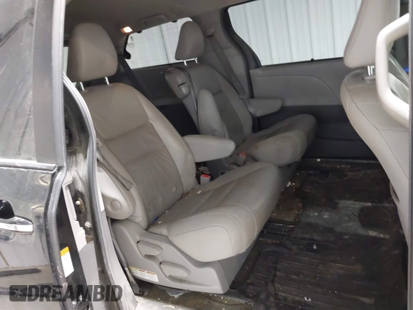 2019 Toyota Sienna XLE Auto Access Seat with VIN 5TDYZ3DCXKS970792, listed as a IAAI auction lot 41589537 with 138,971 mi miles. Bid and sale history available at carsss.com. Image 8.