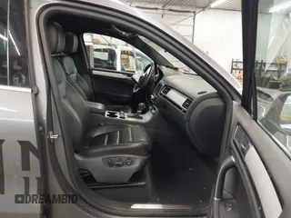 2017 Volkswagen Touareg Wolfsburg Edition с VIN WVGRF7BP3HD003094, выставлен на аукционе IAAI как лот 41199373 с пробегом 110 880 миль миль и . История ставок и продаж доступна на DreamBid. Изображение 5.