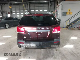 2012 Kia Sorento LX with VIN 5XYKTCA66CG264679, listed as a IAAI auction lot 41742682 with 161,781 mi miles. Bid and sale history available at carsss.com. Image 16.