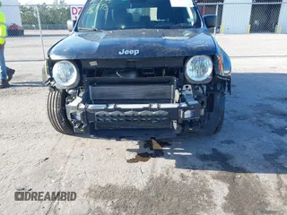 2020 Jeep Renegade Sport with VIN ZACNJAAB2LPL84352, listed as a IAAI auction lot 41936031 with 92,254 mi miles and . Bid and sale history available at carsss.com. Image 6.
