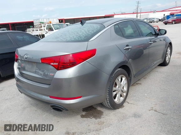 2013 Kia Optima EX z VIN 5XXGN4A73DG127493, wystawiony jako IAAI lot #42370932 z przebiegiem 173 412 mil mil oraz . Historia ofert i sprzedaży dostępna na DreamBid. Obrazek 4.